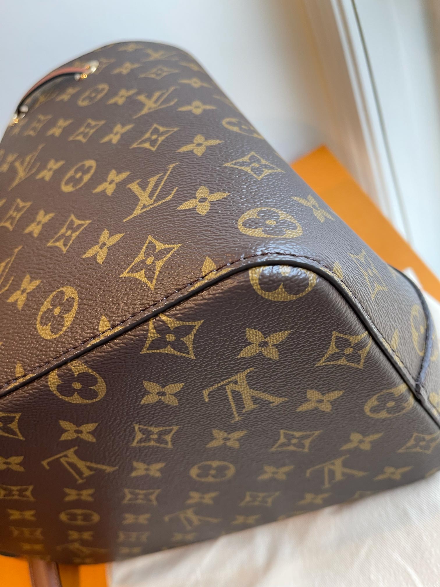 Louis Vuitton NeoNoe - Caramel with Inserts and Handle