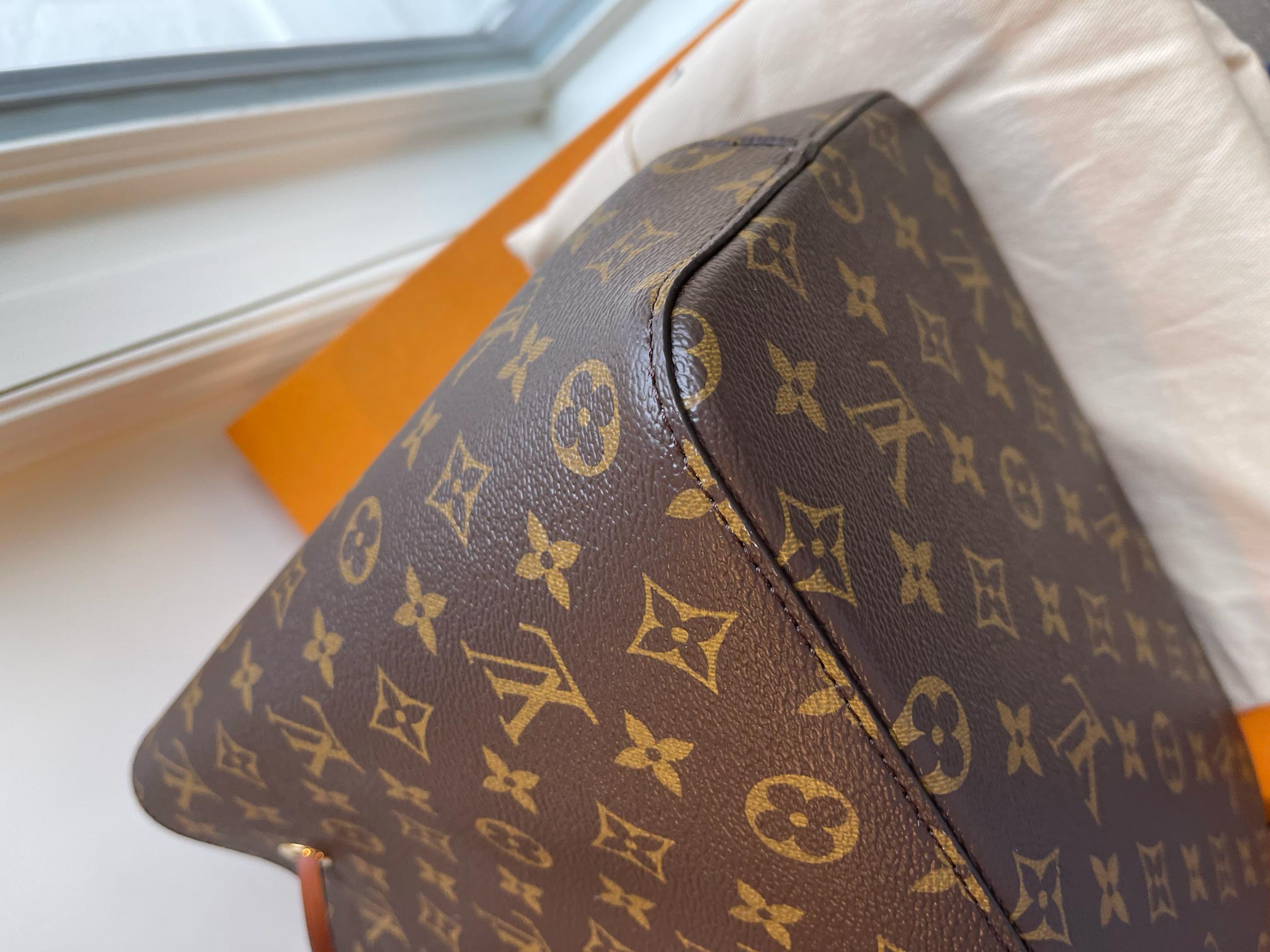 Louis Vuitton NeoNoe - Caramel with Inserts and Handle – Shop Kristina B