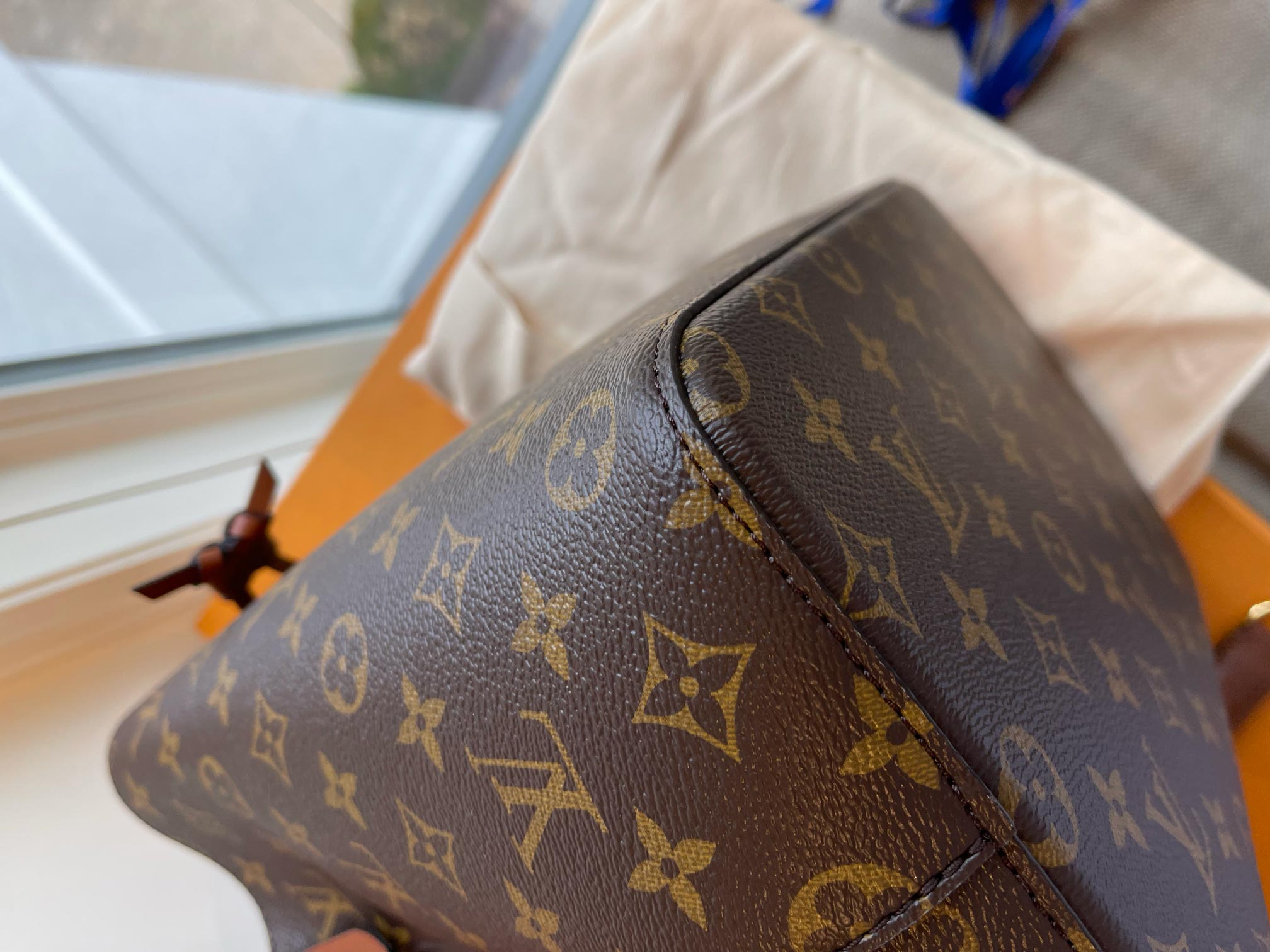 Louis Vuitton NeoNoe - Caramel with Inserts and Handle – Shop